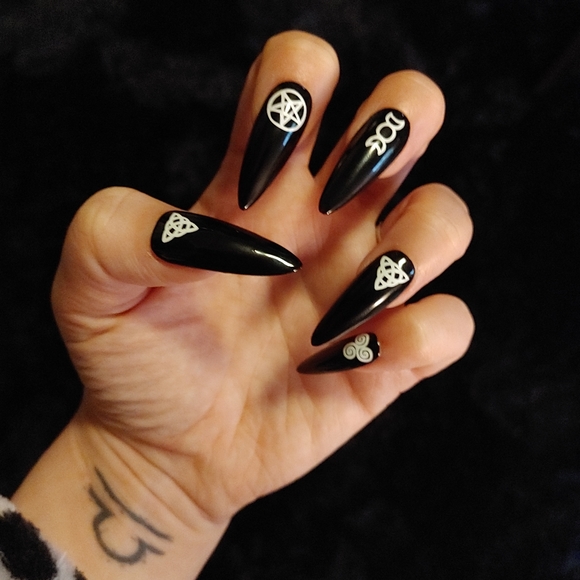 Accessories - Press-On Nails